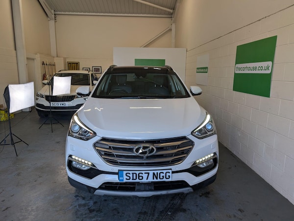 Used Hyundai Santa Fe 2017 for sale - 76239670: Photo 2