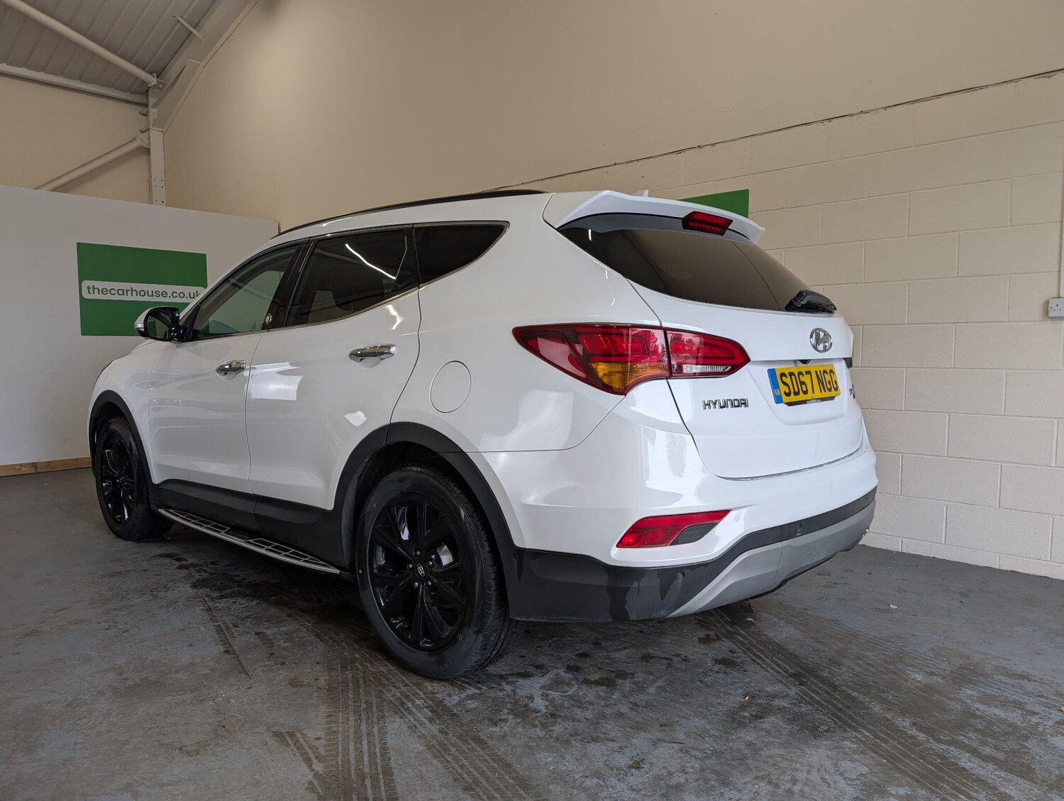 Used Hyundai Santa Fe 2017 for sale - 76239670: Photo 4