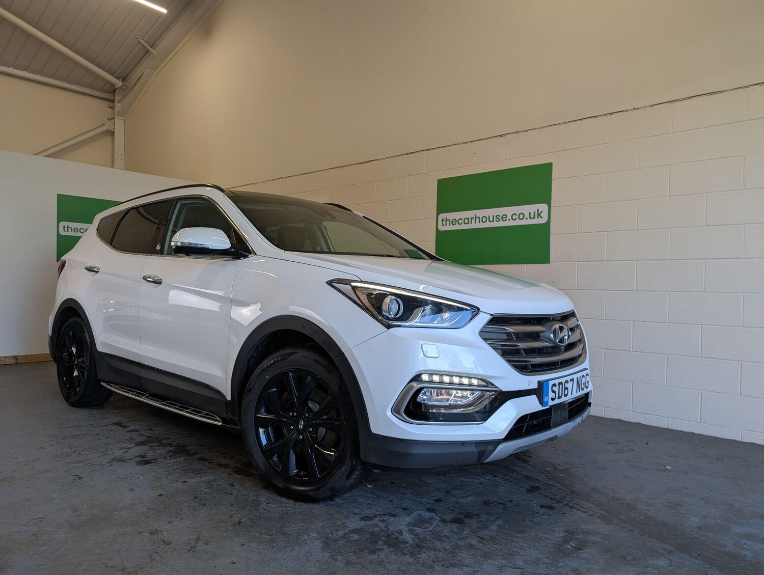 Used Hyundai Santa Fe 2017 for sale - 76239670: Photo 9