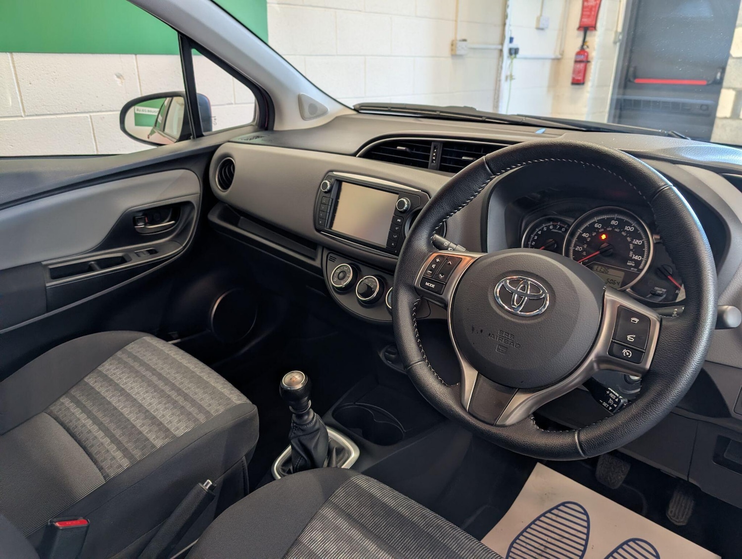 Used Toyota Yaris 2016 for sale - 76898979: Photo 16