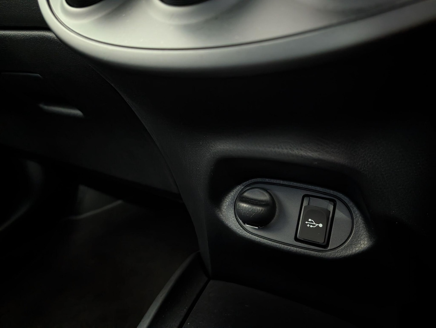 Used Toyota Yaris 2016 for sale - 76898979: Photo 24