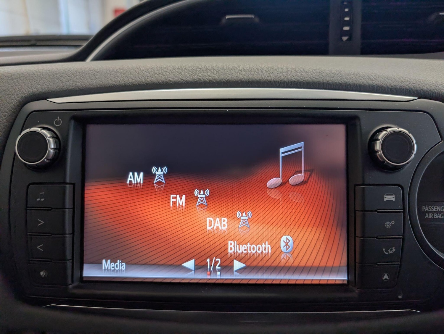 Used Toyota Yaris 2016 for sale - 76898979: Photo 29