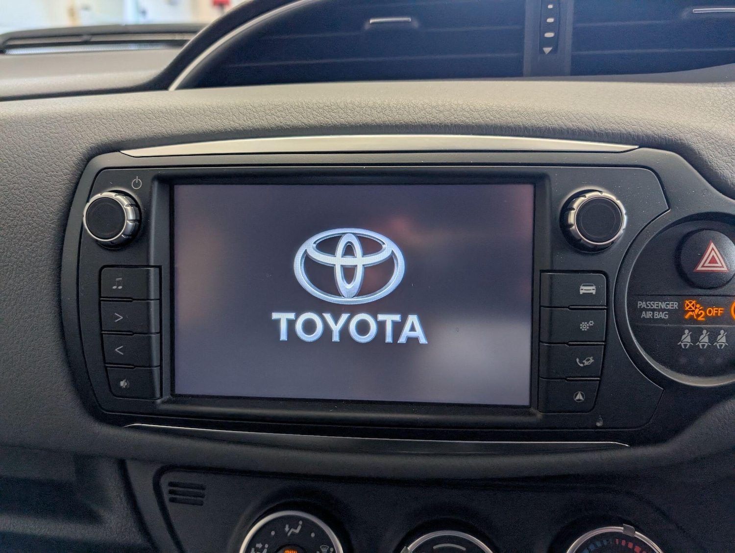 Used Toyota Yaris 2016 for sale - 76898979: Photo 33