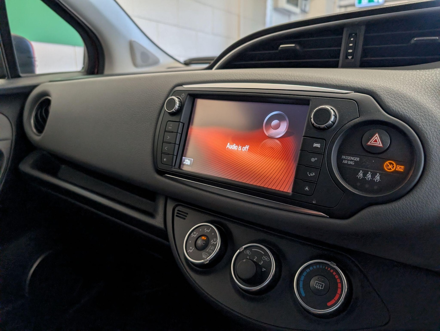 Used Toyota Yaris 2016 for sale - 76898979: Photo 34