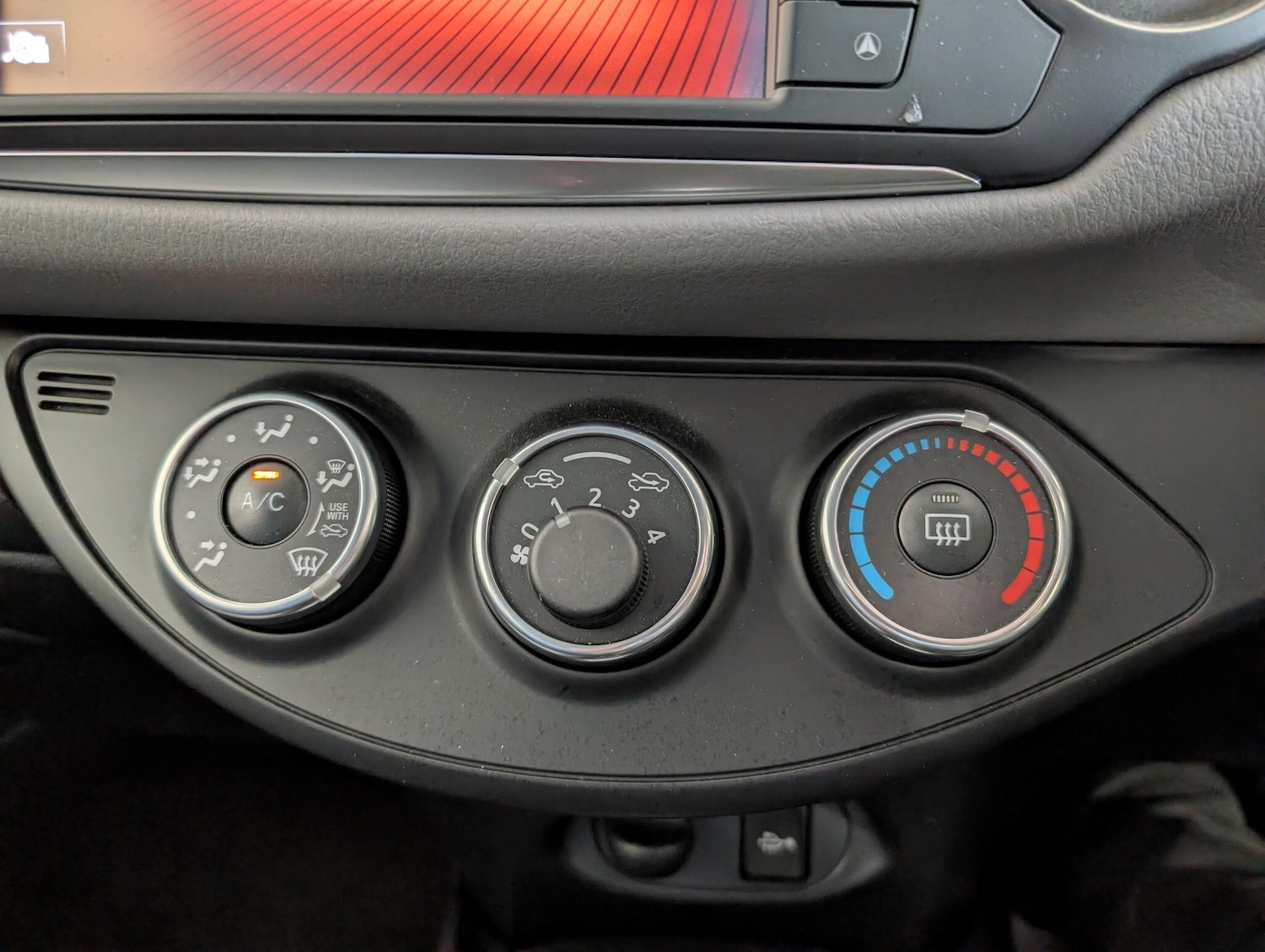 Used Toyota Yaris 2016 for sale - 76898979: Photo 35