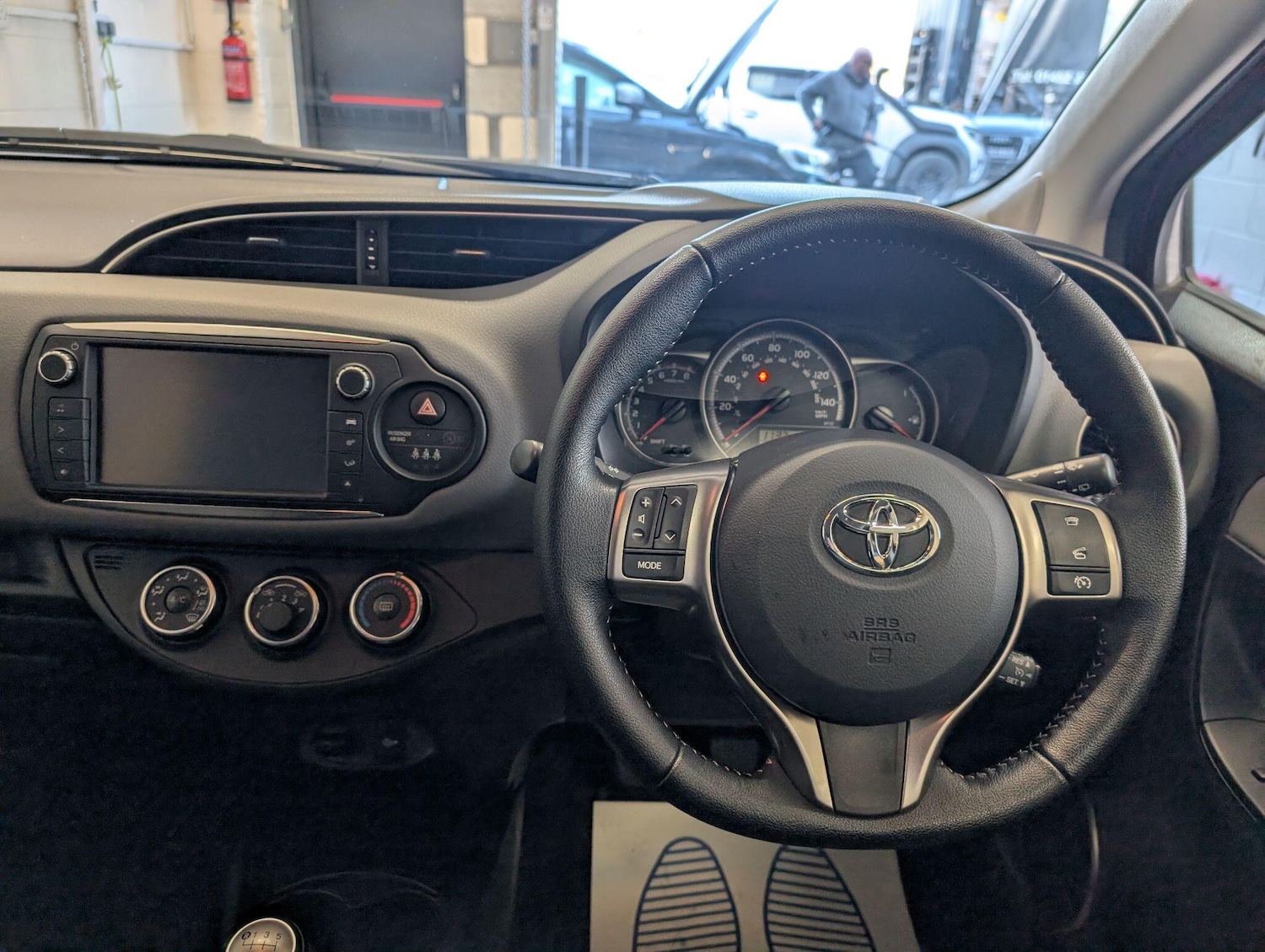 Used Toyota Yaris 2016 for sale - 76898979: Photo 38