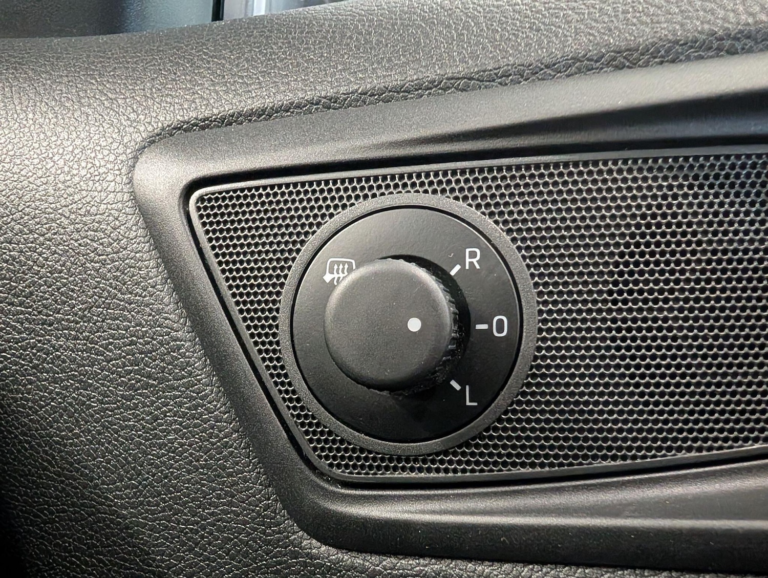 Used Skoda Yeti 2015 for sale - 76250943: Photo 30