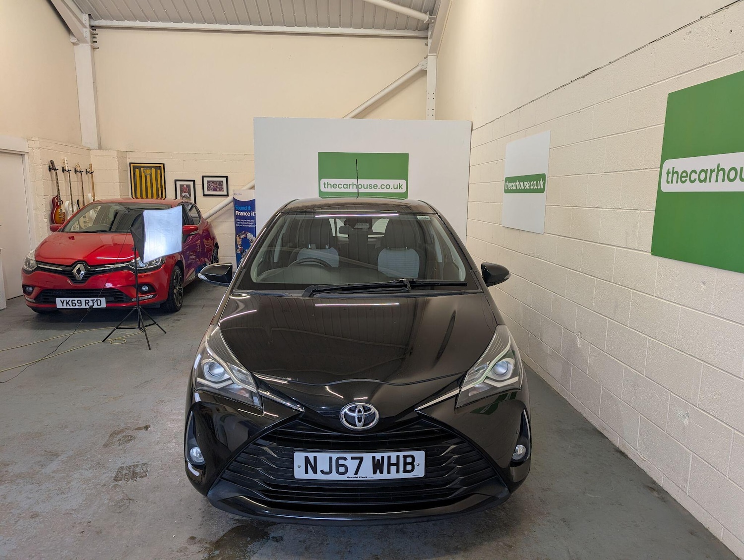 Used Toyota Yaris 2017 for sale - 77550208: Photo 2