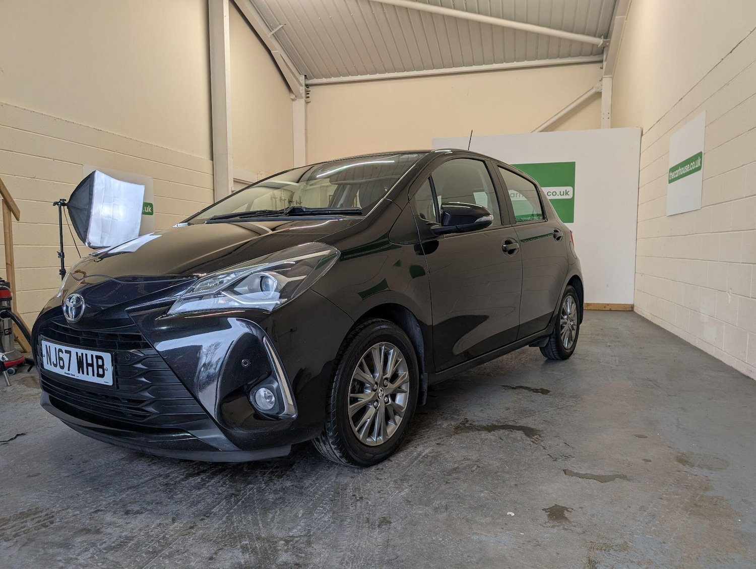 Used Toyota Yaris 2017 for sale - 77550208: Photo 3
