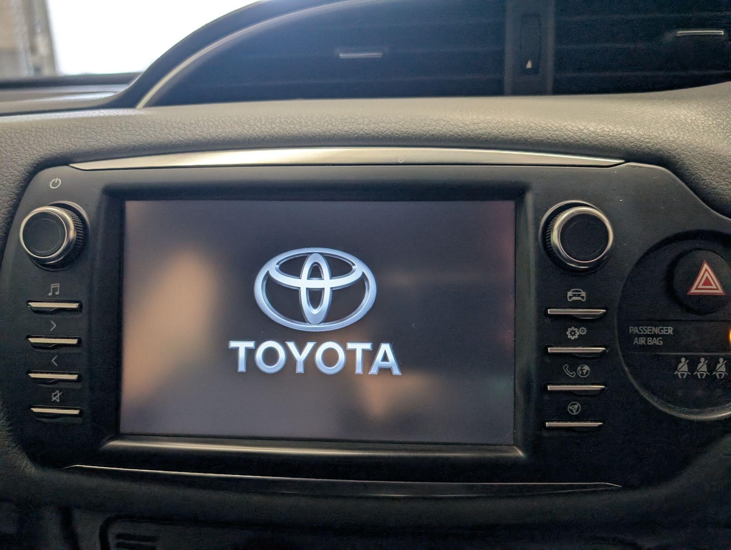 Used Toyota Yaris 2017 for sale - 77550208: Photo 36