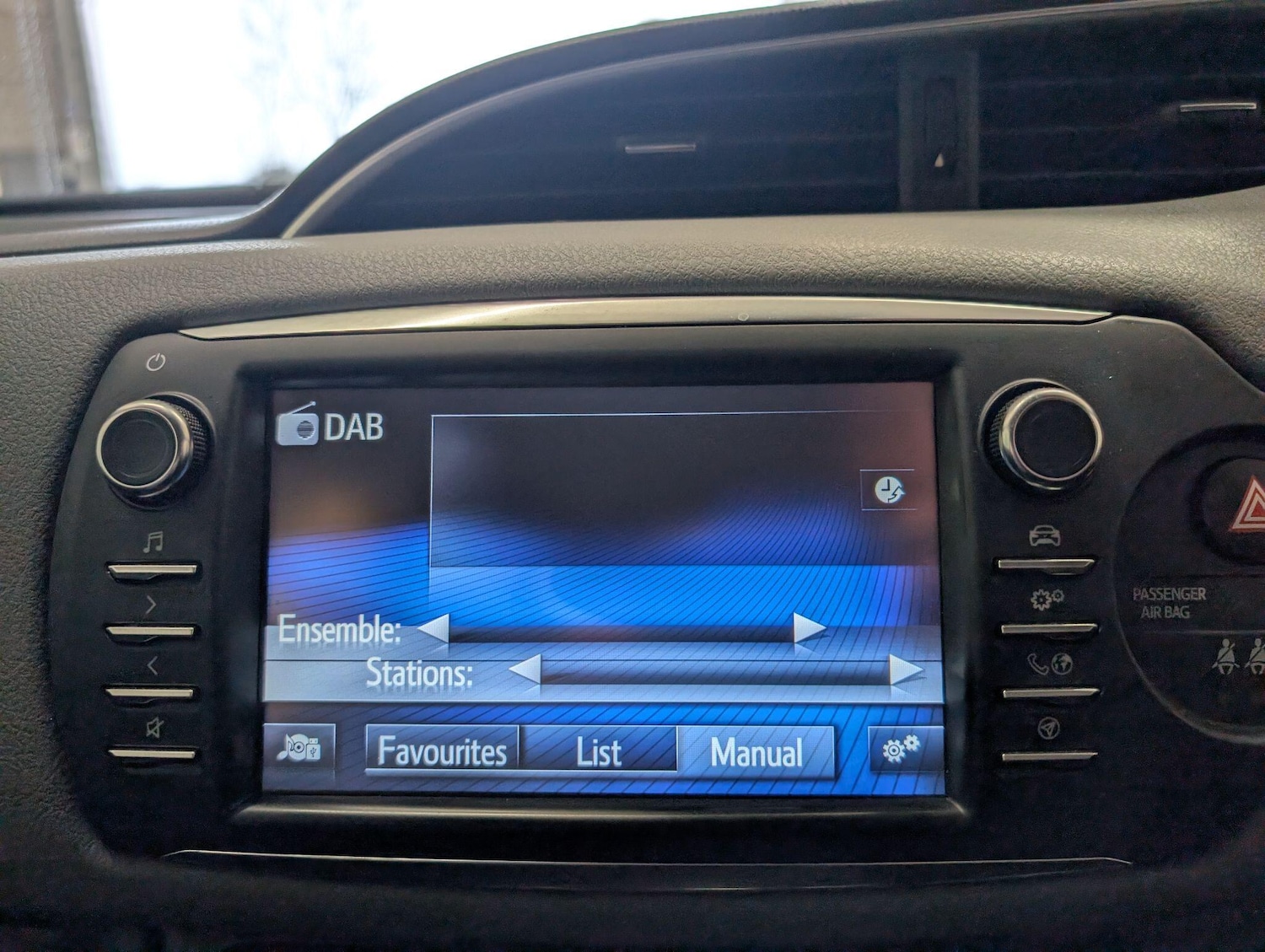 Used Toyota Yaris 2017 for sale - 77550208: Photo 37