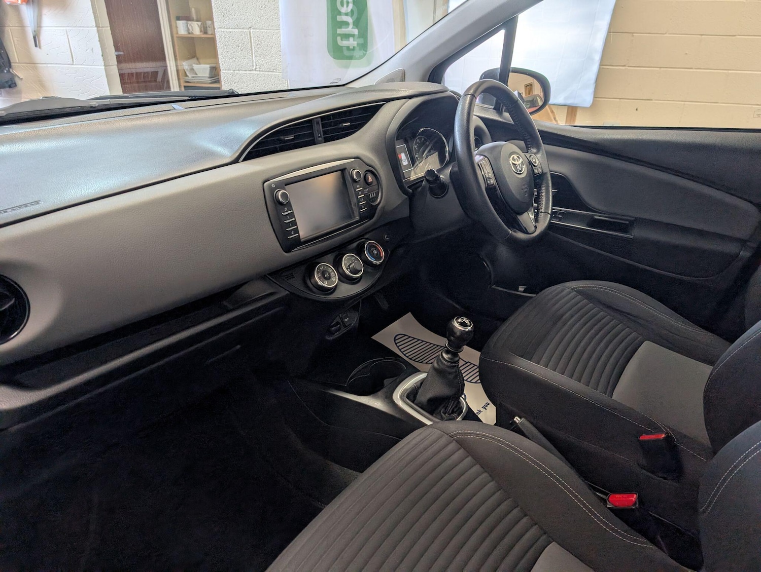 Used Toyota Yaris 2017 for sale - 77550208: Photo 48