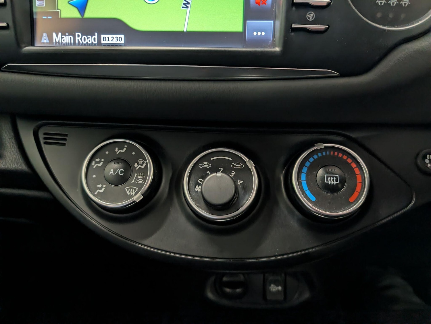 Used Toyota Yaris 2017 for sale - 77550208: Photo 49