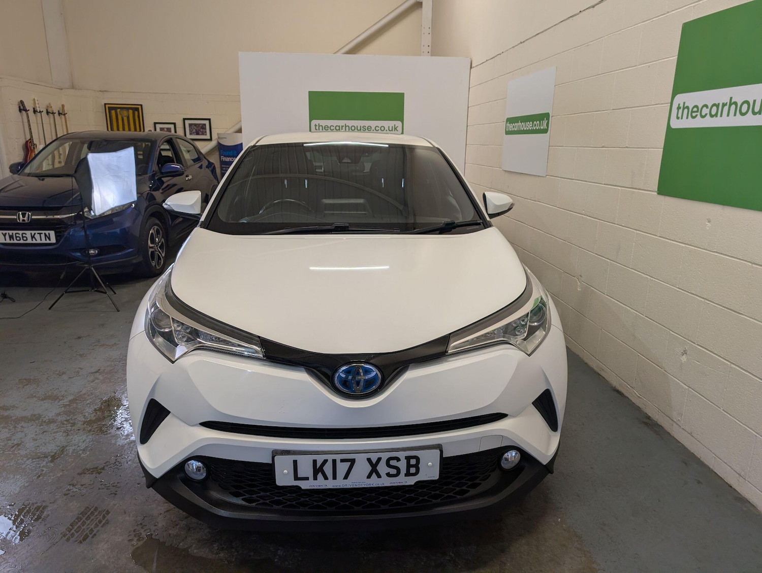 Used Toyota C-HR for sale - 77278775: Photo 2