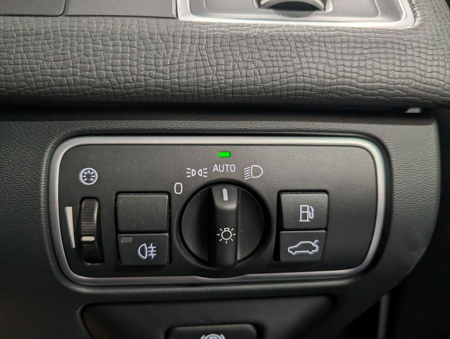 Used Volvo XC60 2017 for sale - 76913095: Photo 26