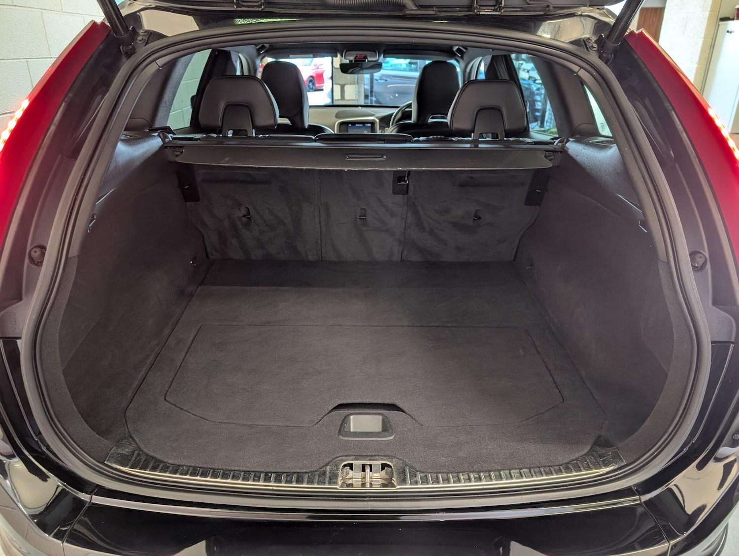 Used Volvo XC60 2017 for sale - 76913095: Photo 41