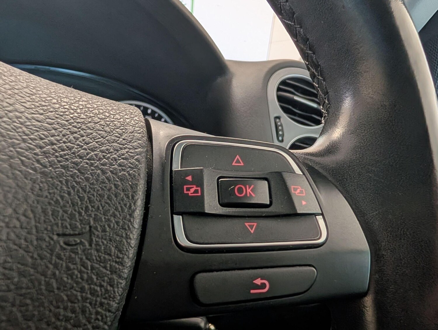 Used Volkswagen Tiguan 2015 for sale - 76597312: Photo 34