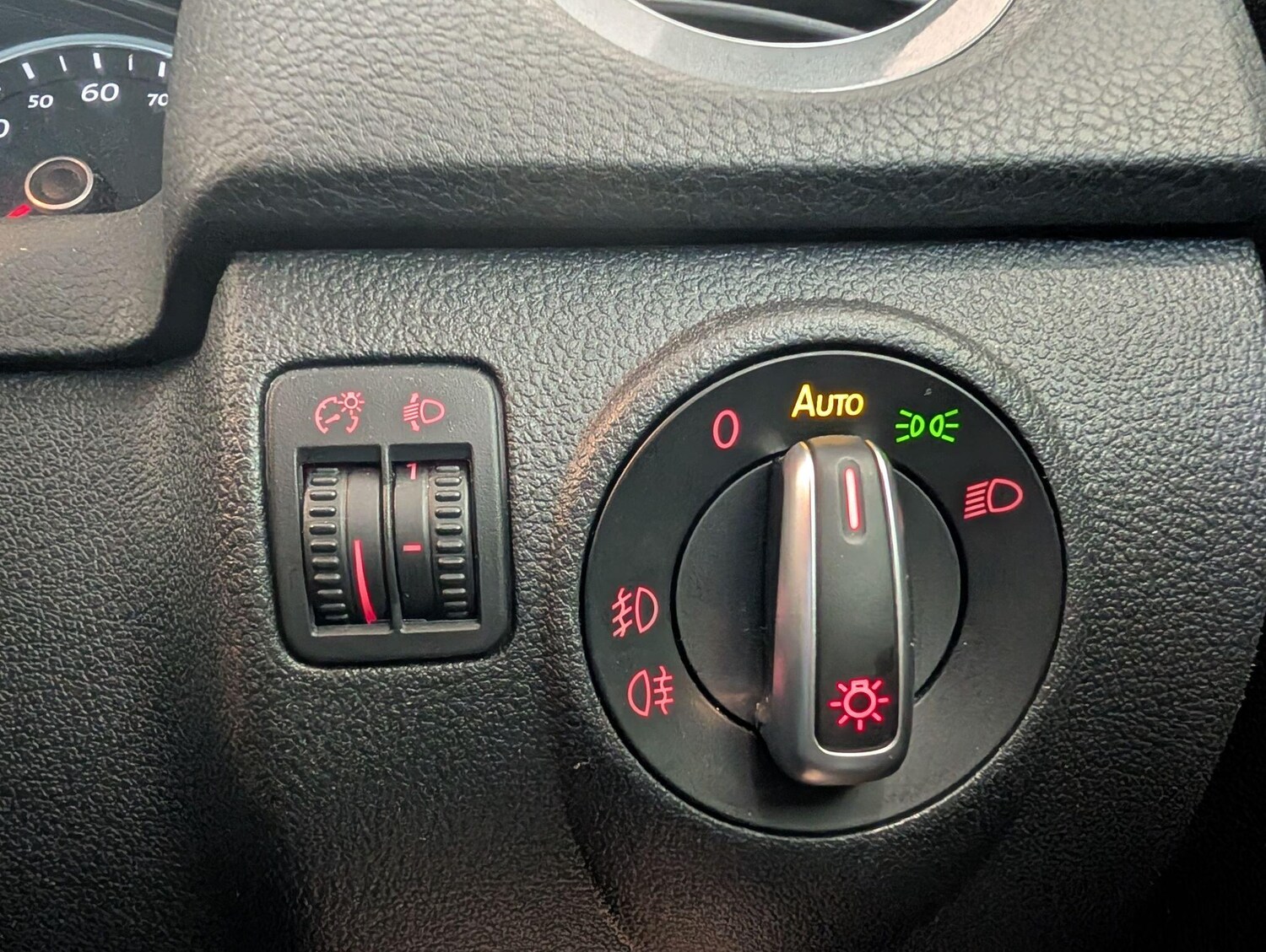 Used Volkswagen Tiguan 2015 for sale - 76597312: Photo 36