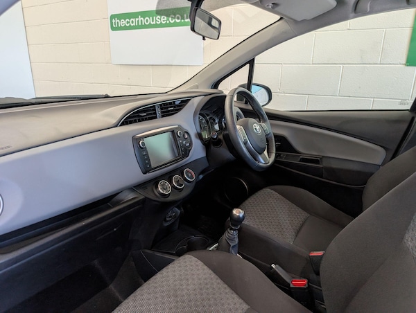 Used Toyota Yaris 2015 for sale - 76251248: Photo 23
