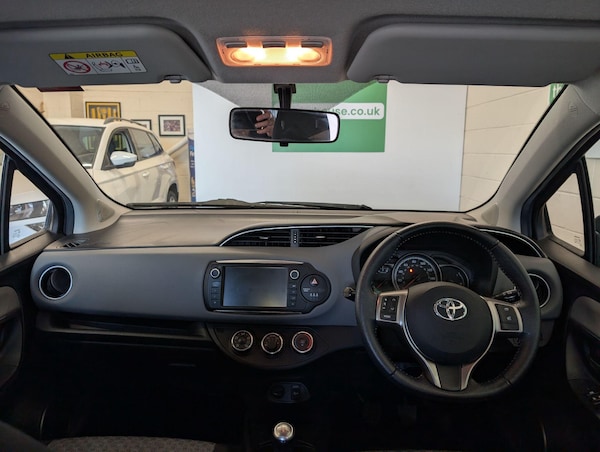 Used Toyota Yaris 2015 for sale - 76251248: Photo 24