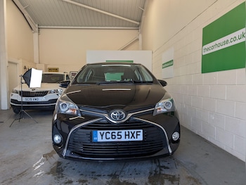 Used Toyota Yaris 2015 for sale - 76251248: Photo 2