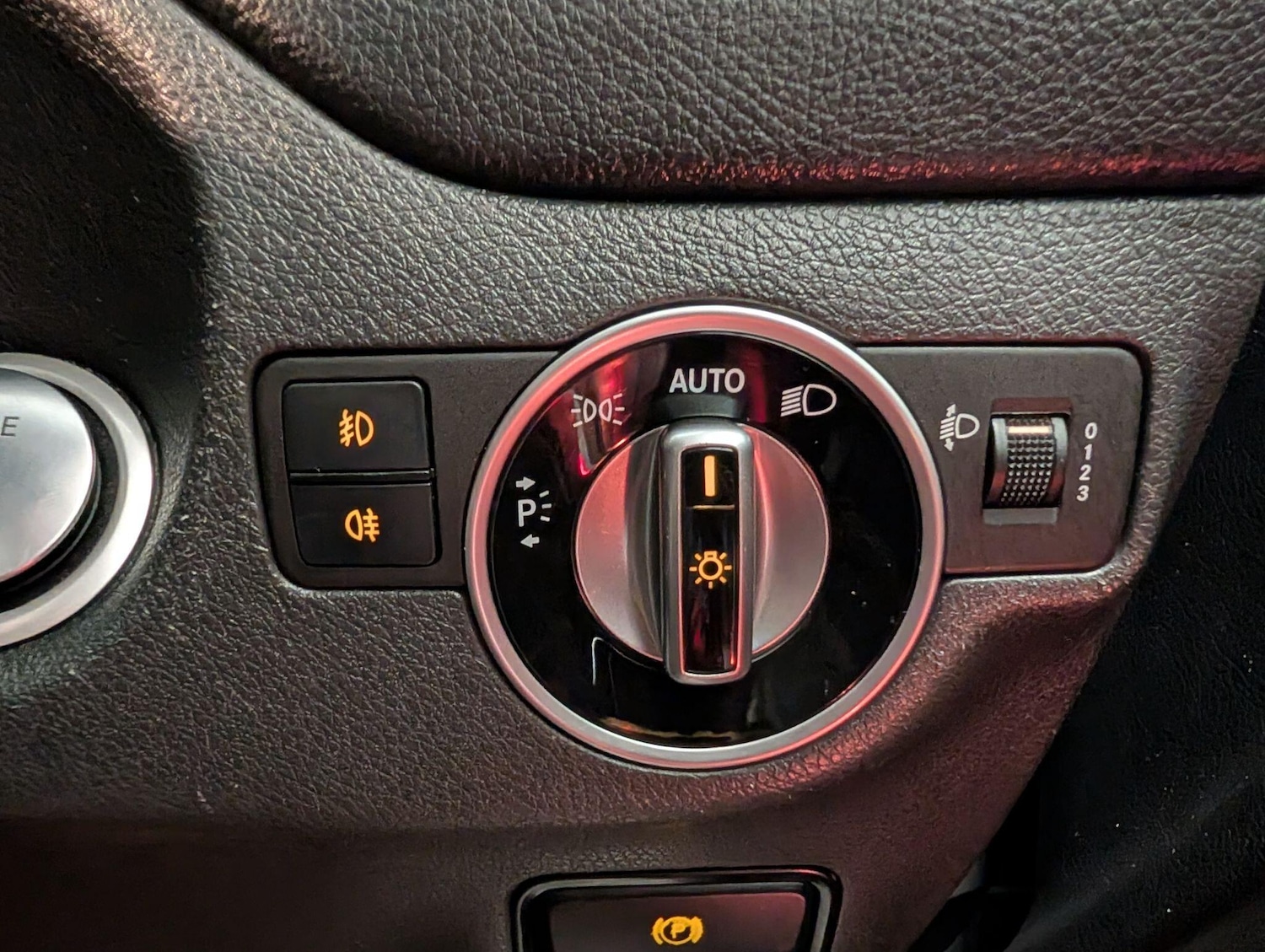 Used Mercedes-Benz GLA 2018 for sale - 76592677: Photo 33