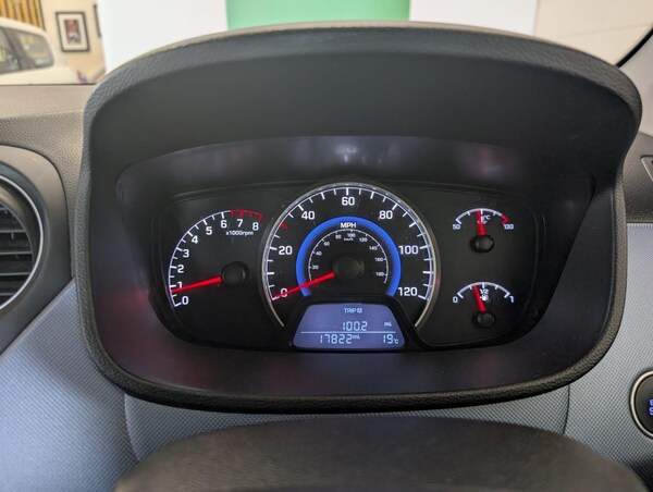 Used Hyundai i10 2016 for sale - 75519954: Photo 40