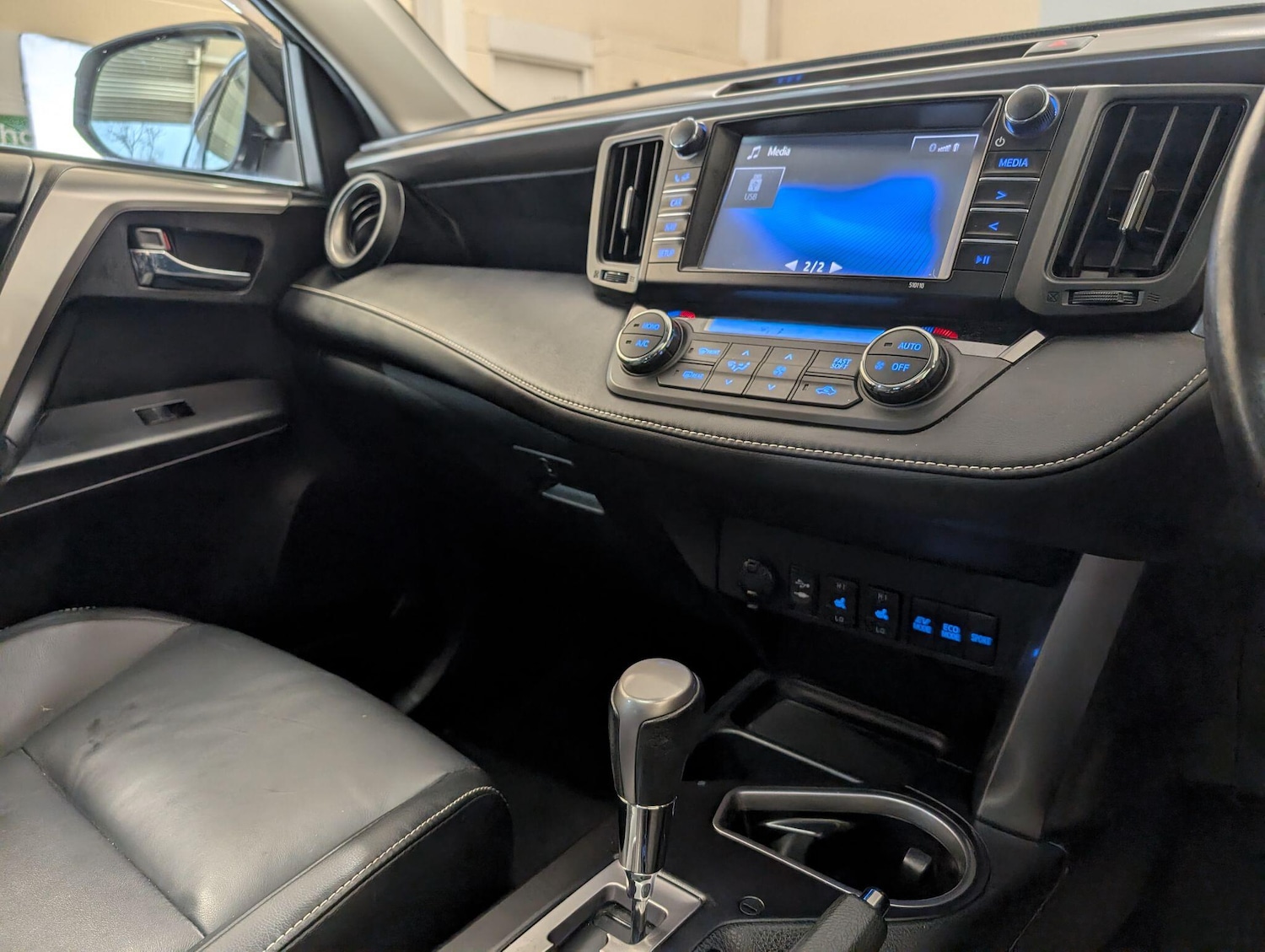 Used Toyota RAV4 2016 for sale - 76597034: Photo 26