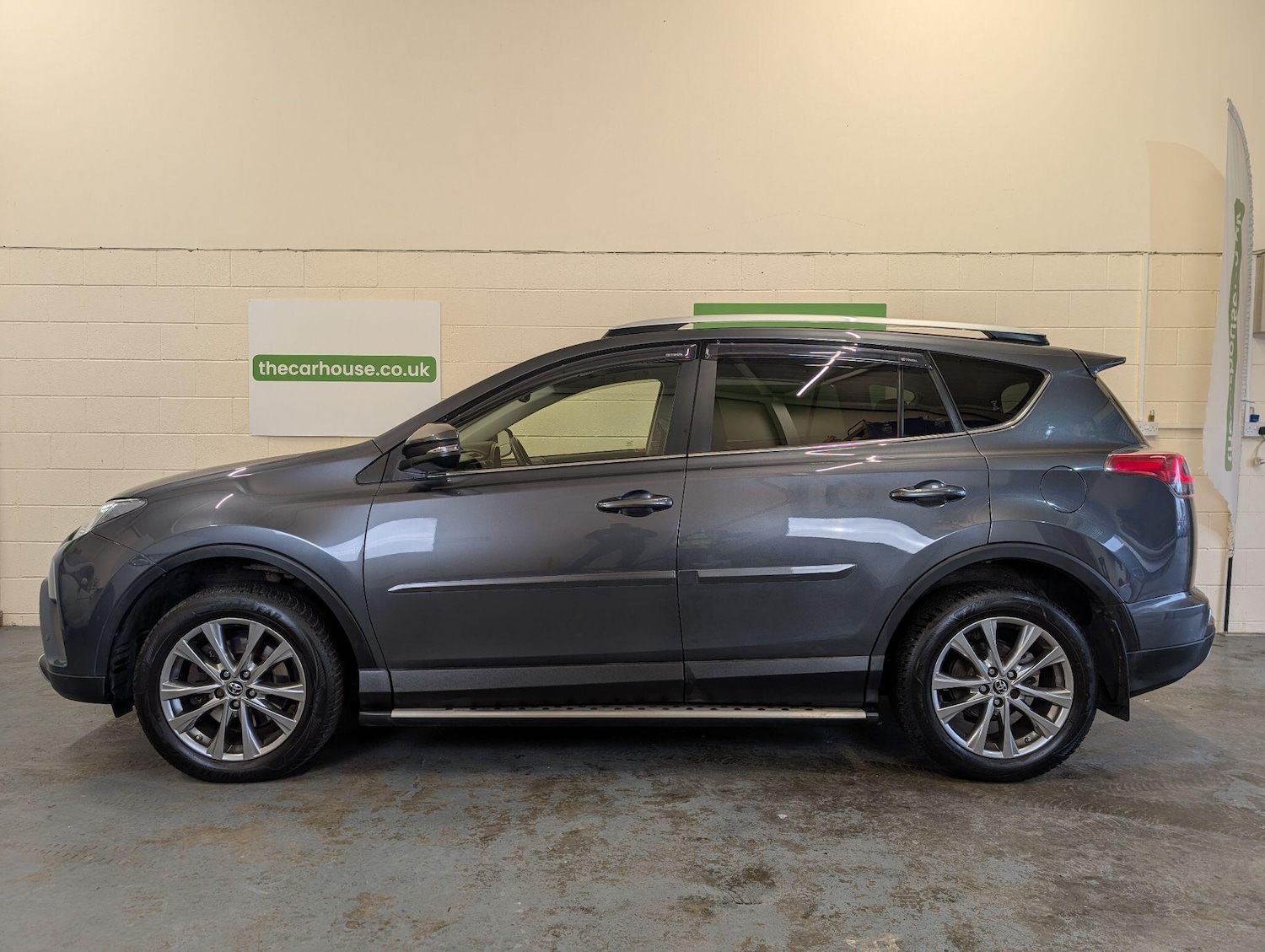 Used Toyota RAV4 2016 for sale - 76989935: Photo 17