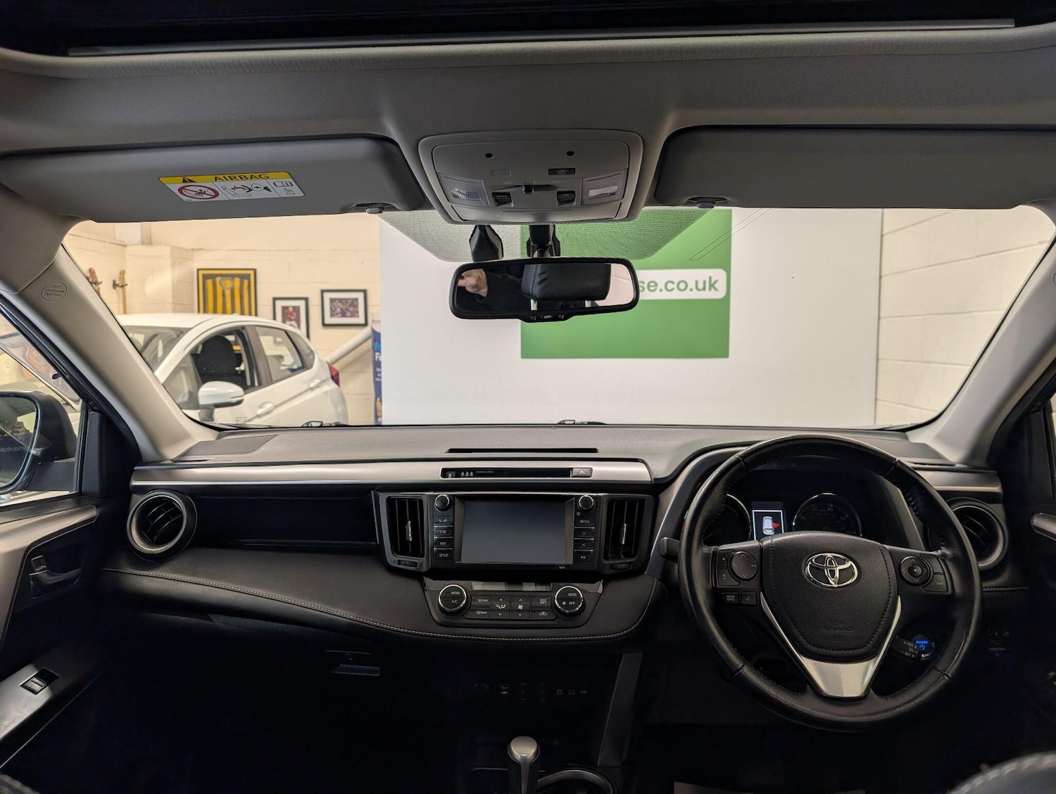 Used Toyota RAV4 2016 for sale - 76989935: Photo 24