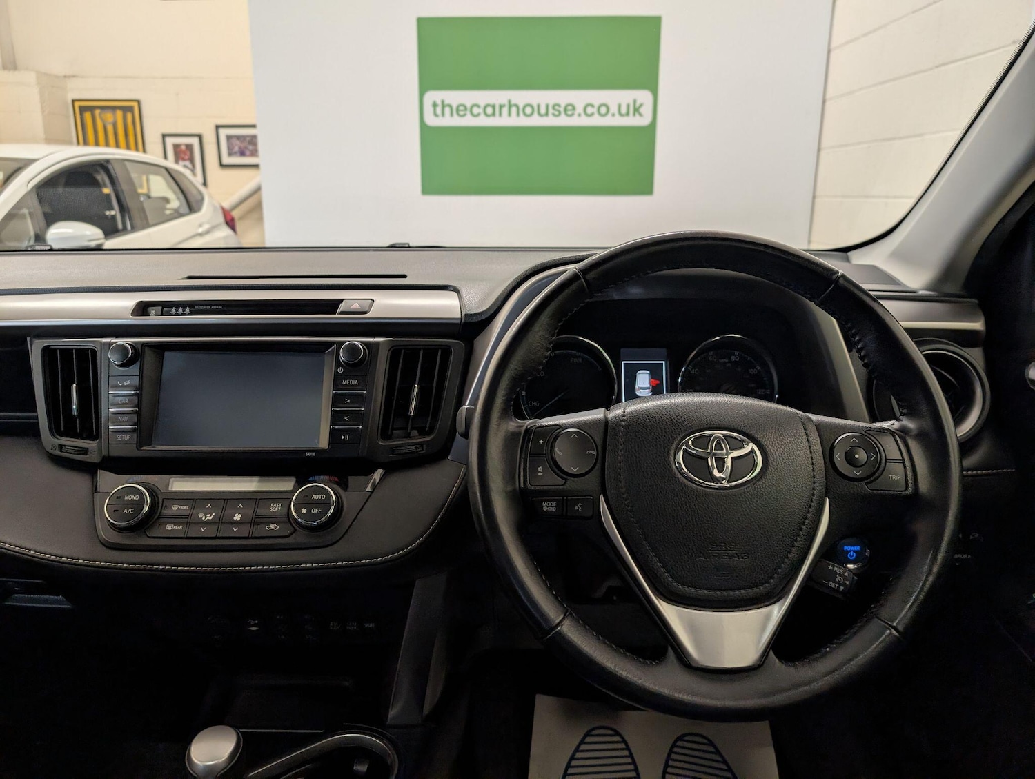 Used Toyota RAV4 2016 for sale - 76989935: Photo 25