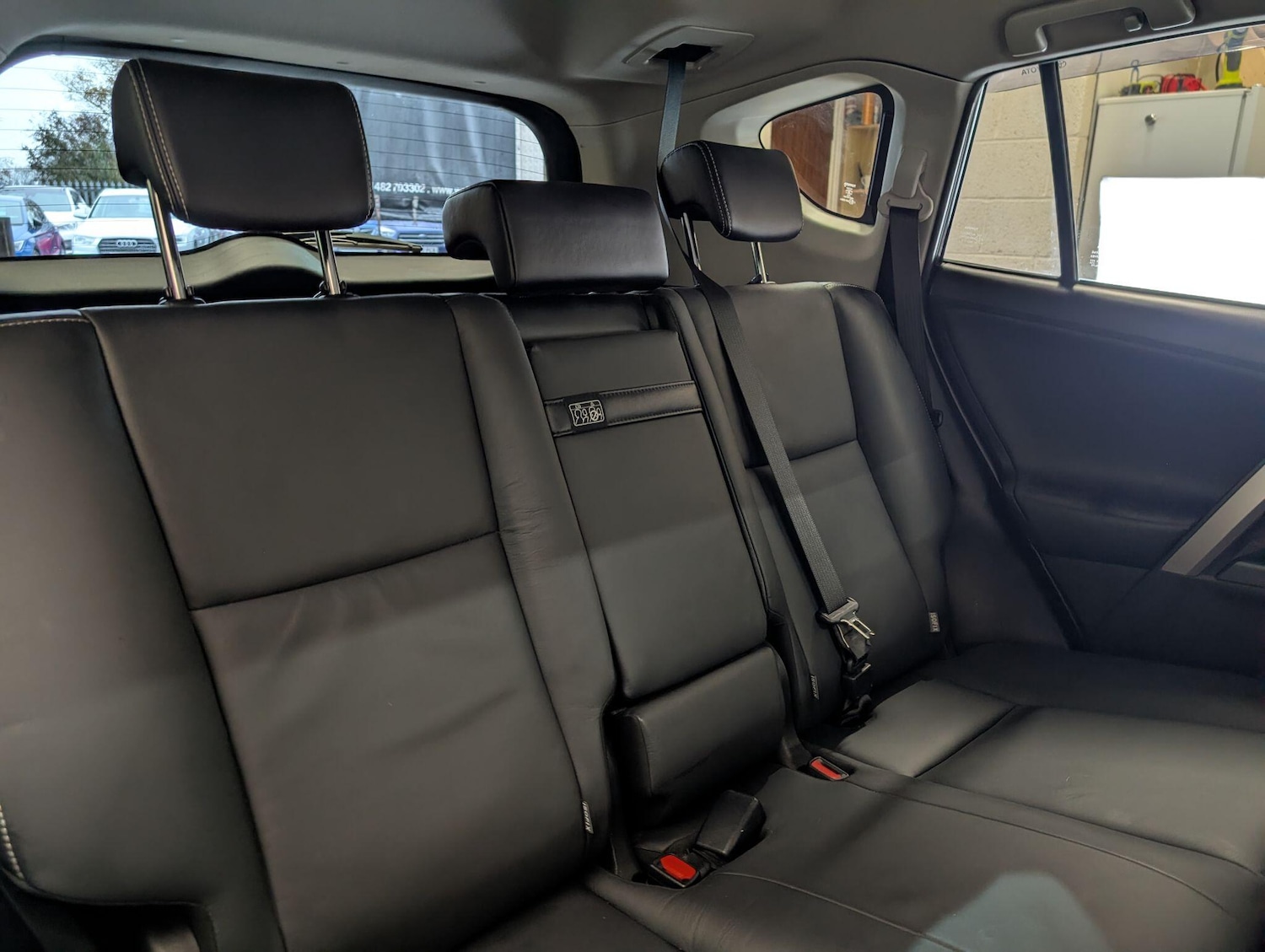 Used Toyota RAV4 2016 for sale - 76989935: Photo 32