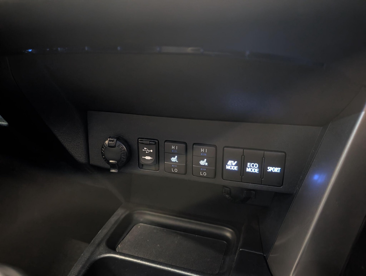 Used Toyota RAV4 2016 for sale - 76989935: Photo 37