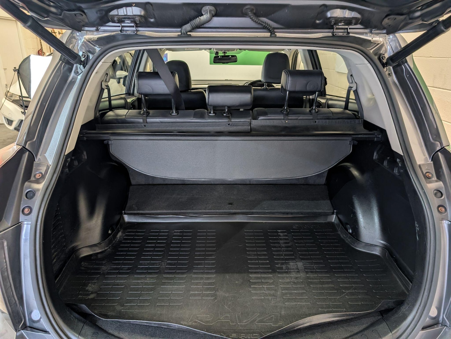 Used Toyota RAV4 2016 for sale - 76989935: Photo 50