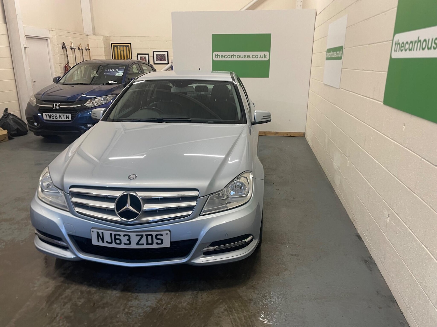 Used Mercedes-Benz C Class 2013 for sale - 77387622: Photo 2