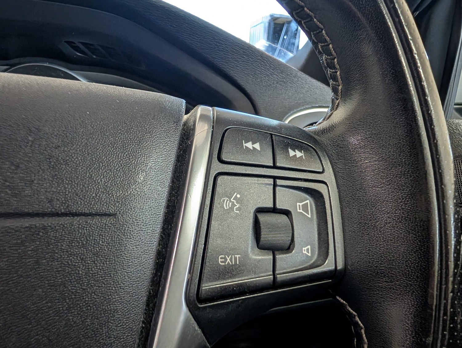 Used Volvo V40 2019 for sale - 76801966: Photo 30