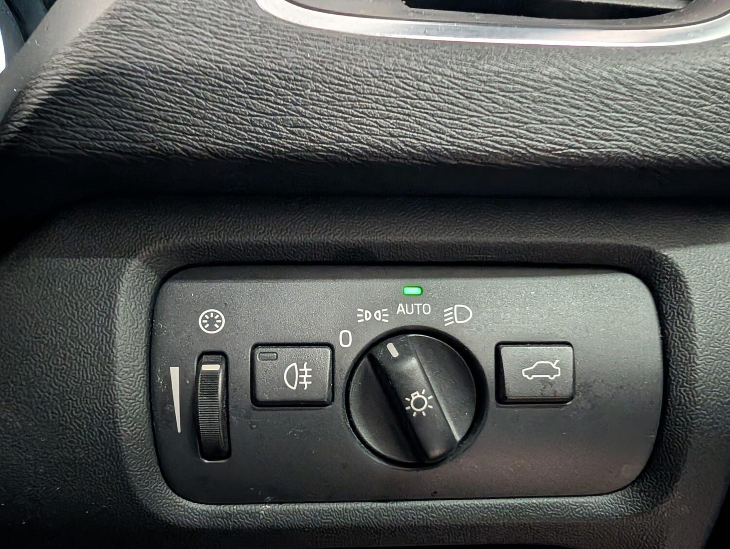 Used Volvo V40 2019 for sale - 76801966: Photo 31