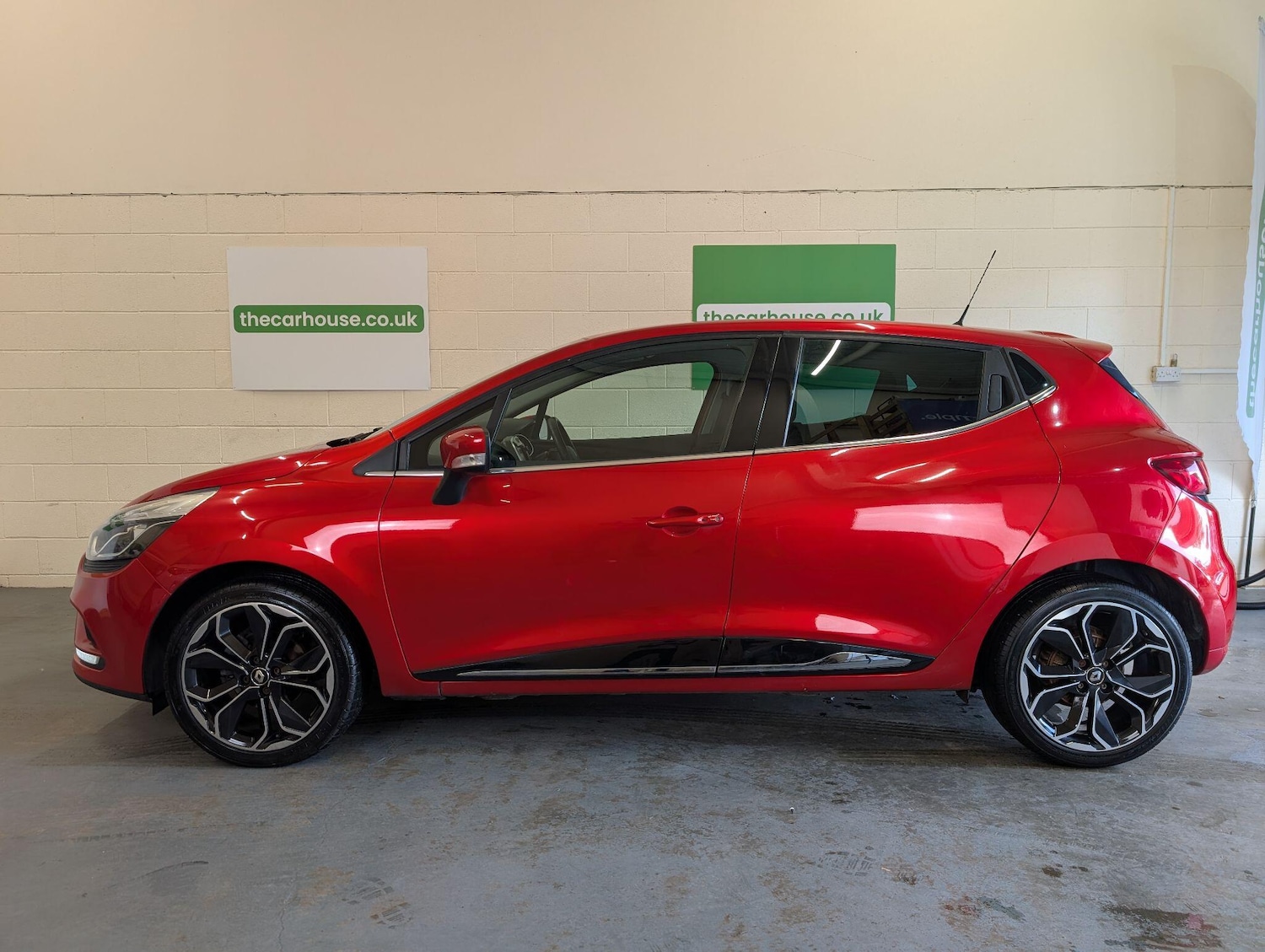 Used Renault Clio 2019 for sale - 76989262: Photo 17