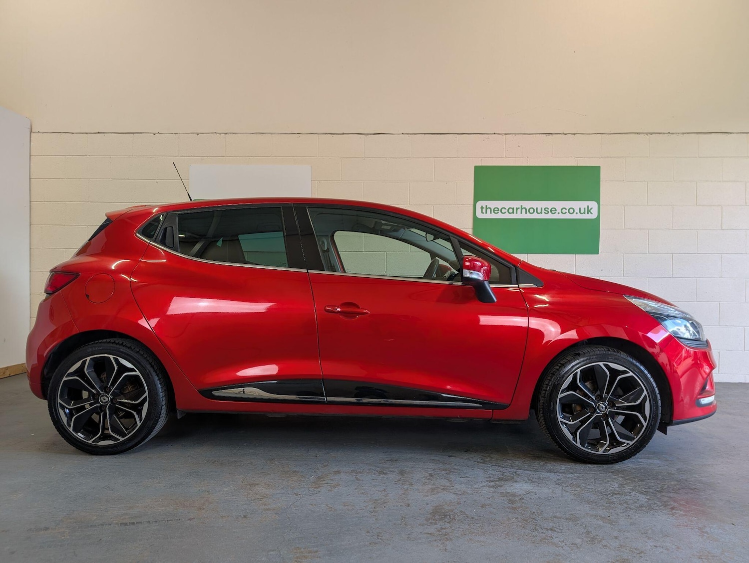 Used Renault Clio 2019 for sale - 76989262: Photo 19