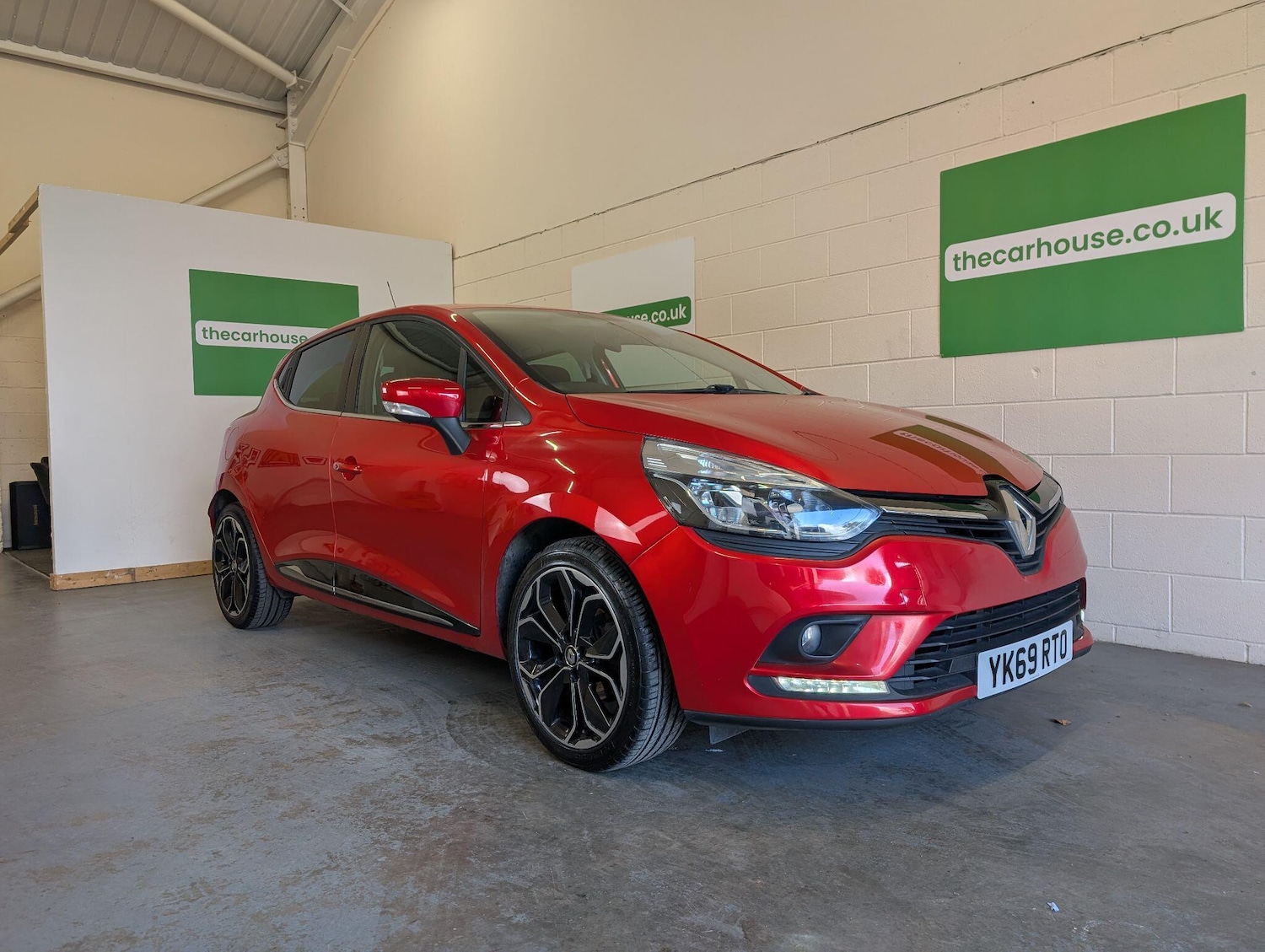 Used Renault Clio 2019 for sale - 76989262: Photo 2