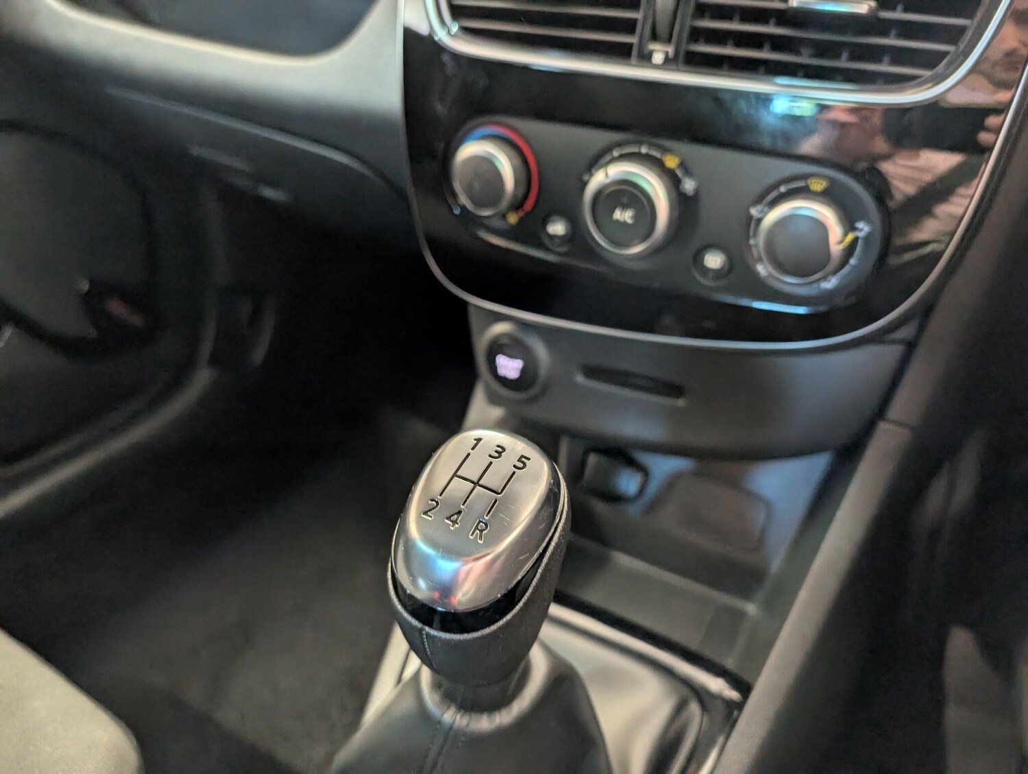 Used Renault Clio 2019 for sale - 76989262: Photo 24