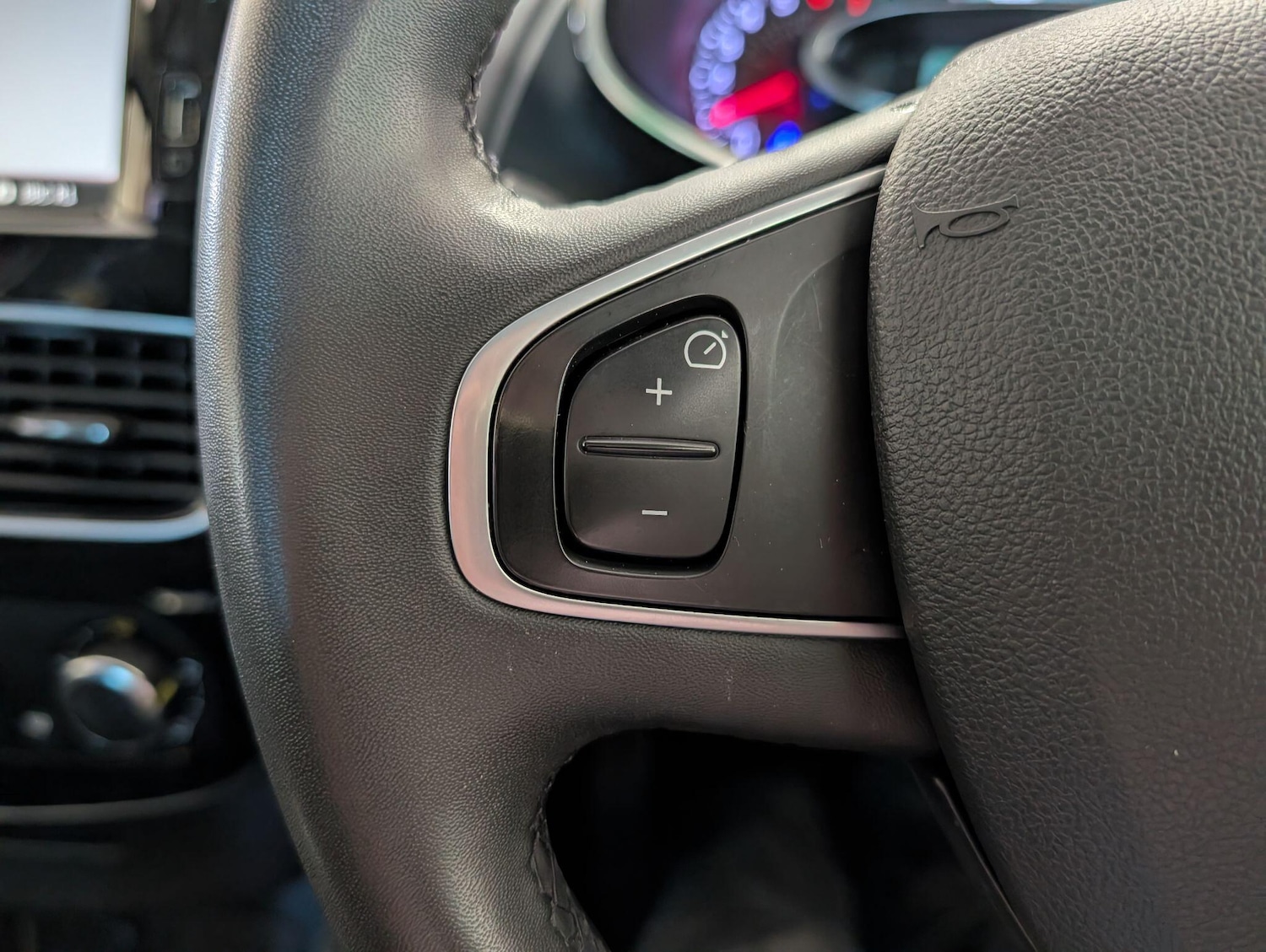 Used Renault Clio 2019 for sale - 76989262: Photo 30