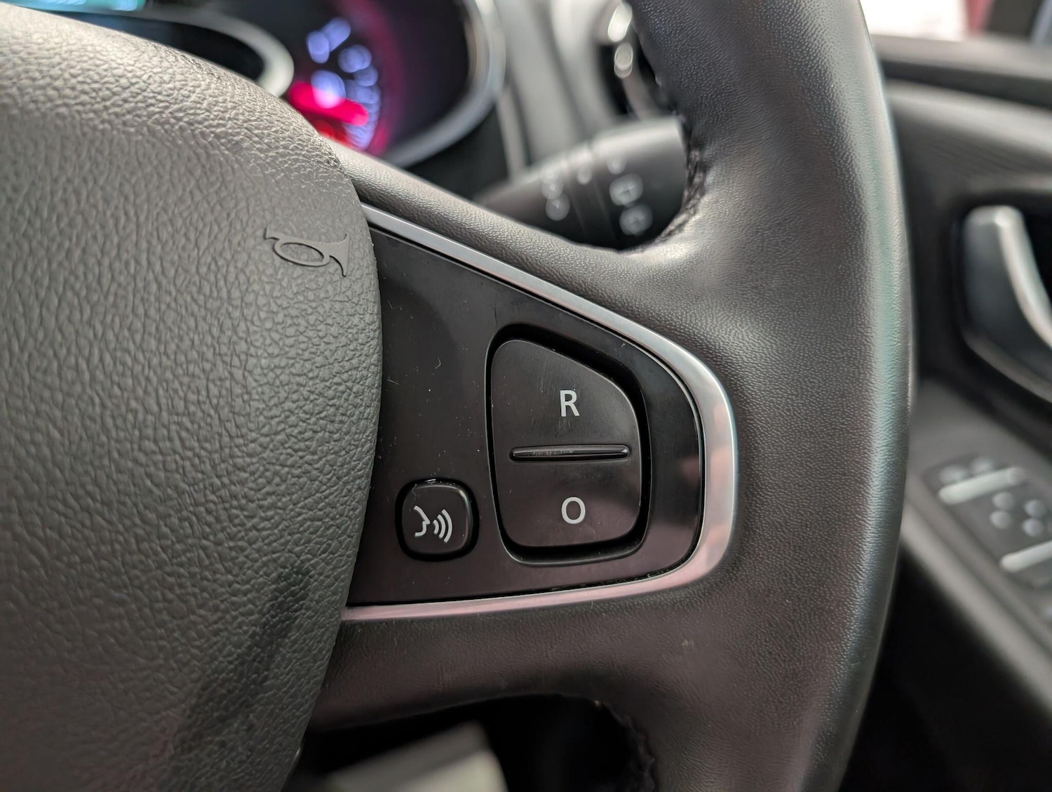 Used Renault Clio 2019 for sale - 76989262: Photo 31