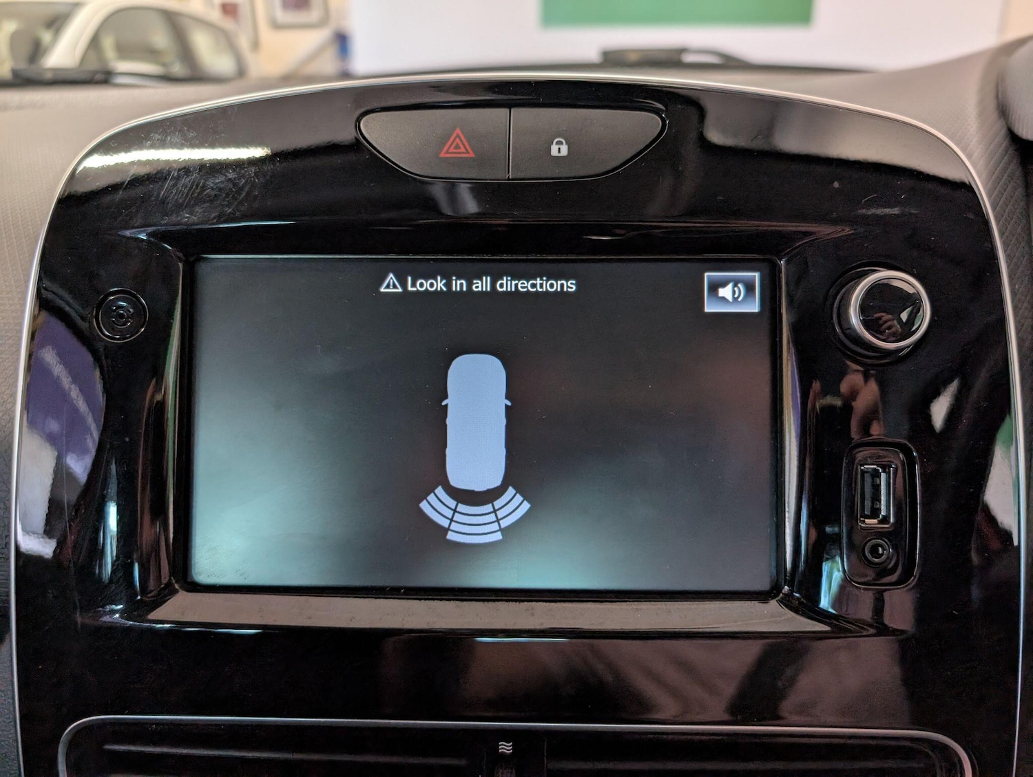 Used Renault Clio 2019 for sale - 76989262: Photo 42