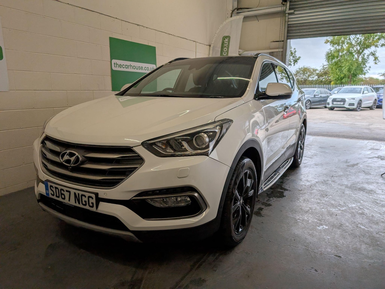 Used Hyundai Santa Fe 2017 for sale - 76990299: Photo 3