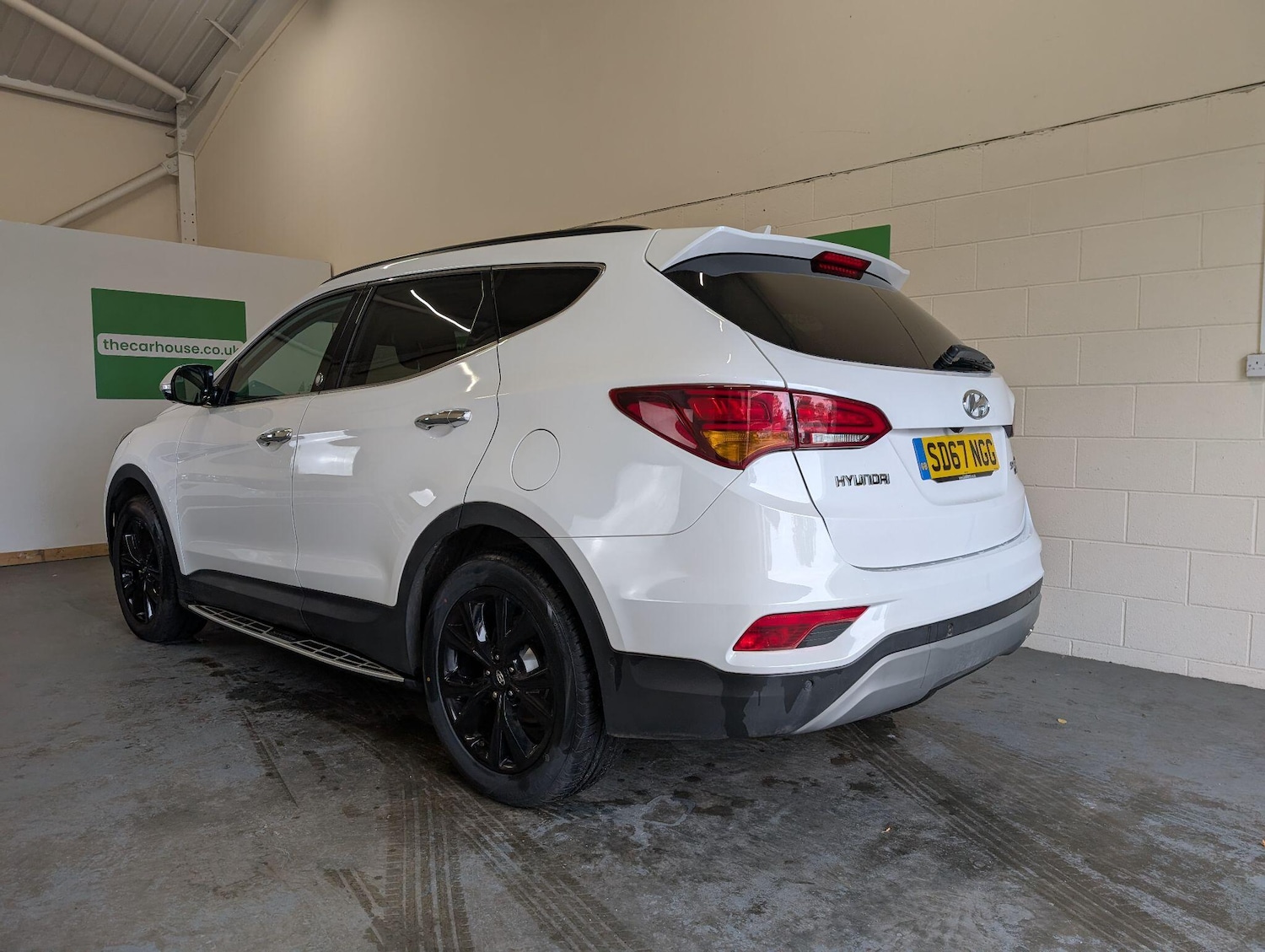 Used Hyundai Santa Fe 2017 for sale - 76990299: Photo 4