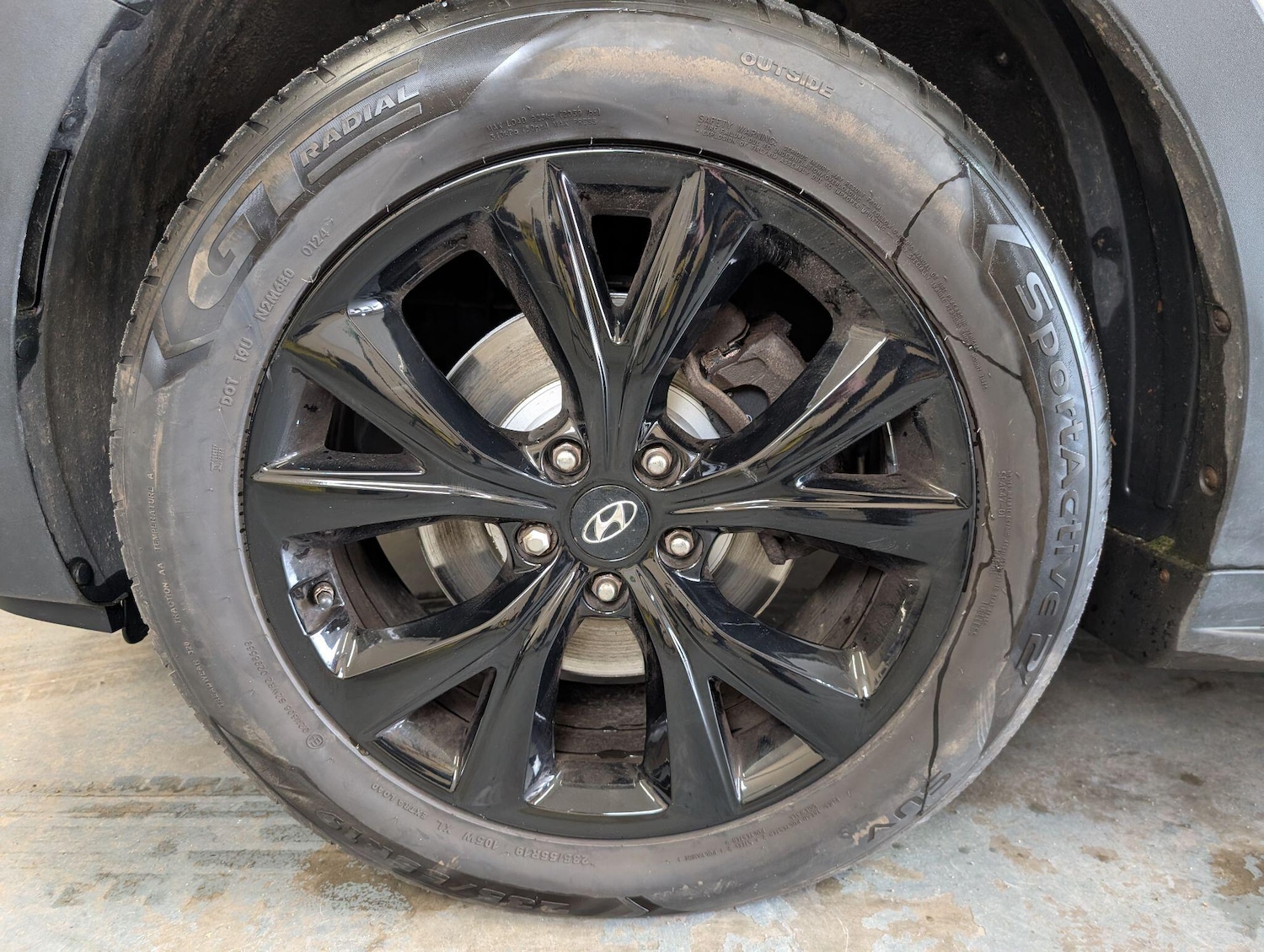 Used Hyundai Santa Fe 2017 for sale - 76990299: Photo 40