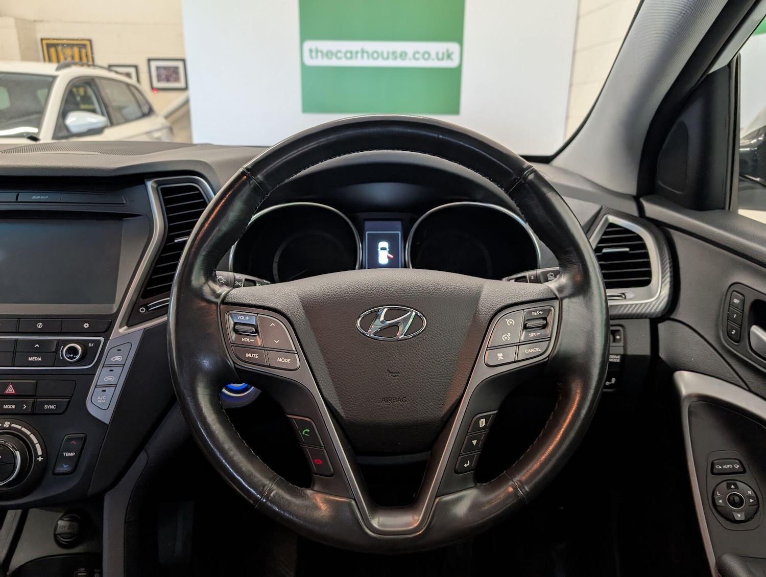 Used Hyundai Santa Fe 2017 for sale - 76990299: Photo 49