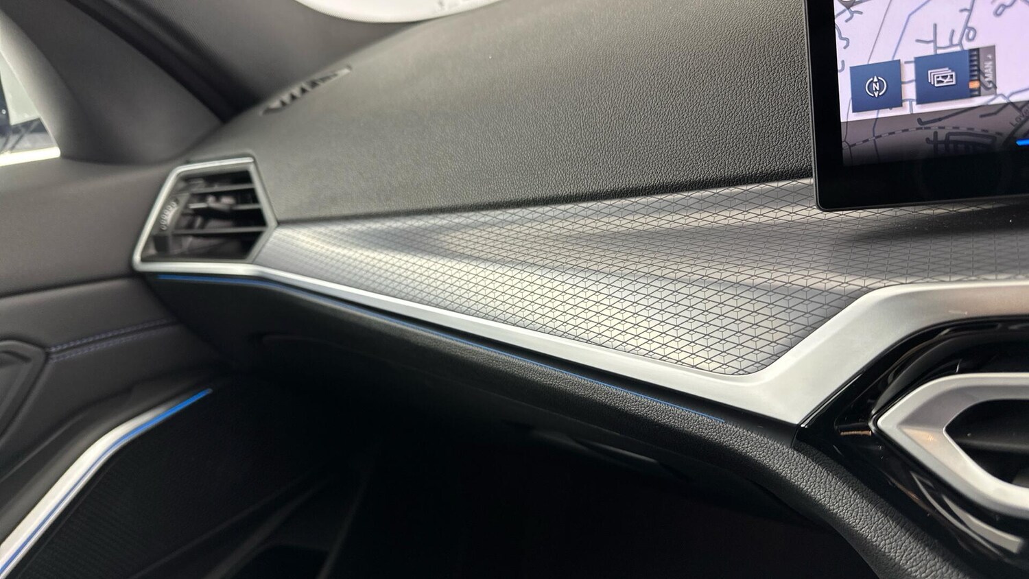 Used BMW 3 Series 2025 for sale - 76818802: Photo 30