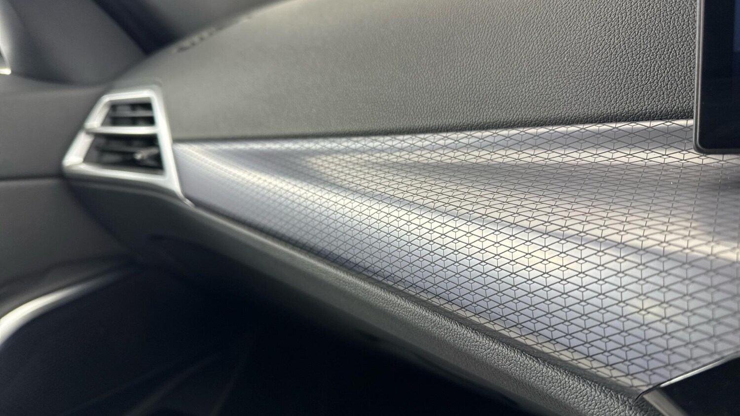 Used BMW 3 Series 2025 for sale - 76818899: Photo 37